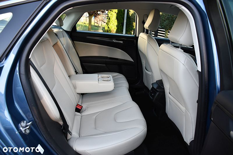 Ford Mondeo 2.0 Hybrid Titanium - 24