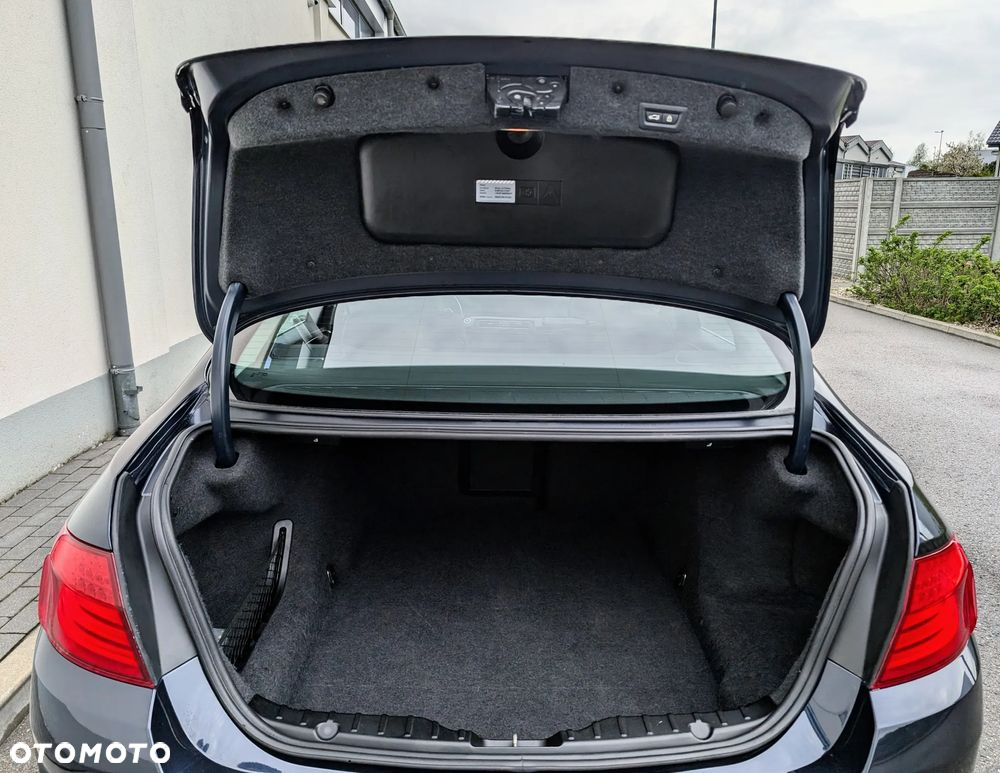 BMW Seria 5 550i - 20