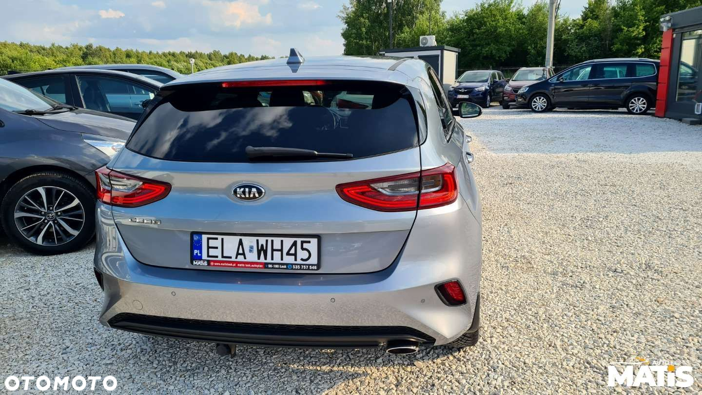 Kia Ceed - 33