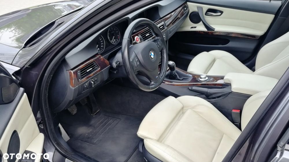 BMW Seria 3 330i - 6