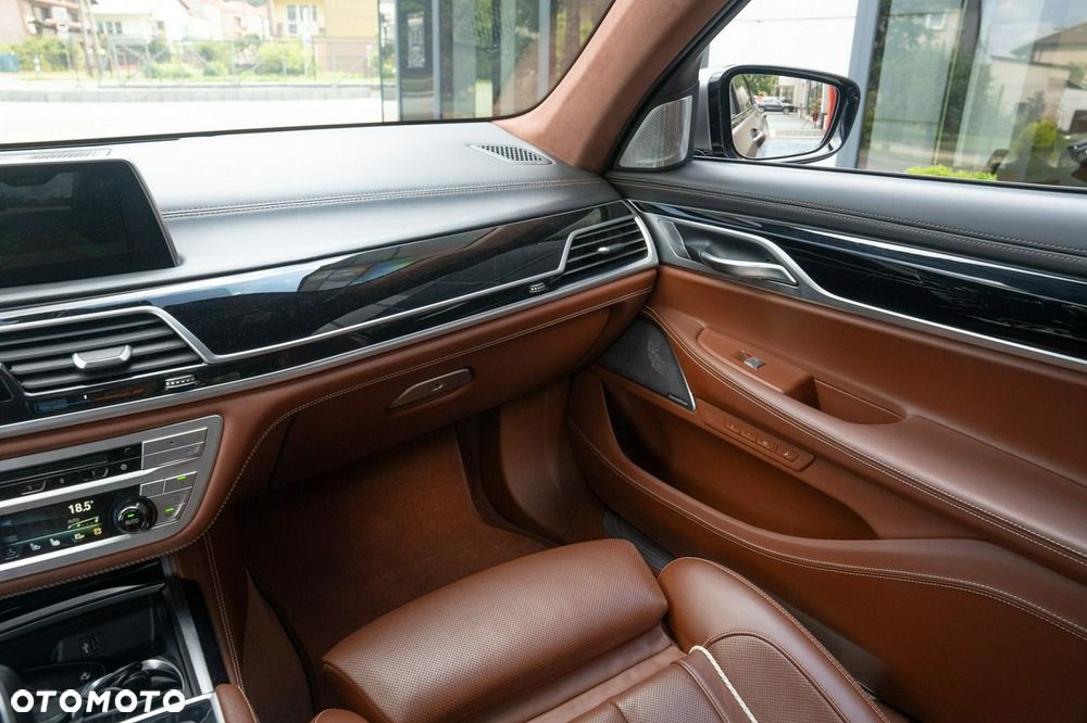 BMW Seria 7 M760Li xDrive - 37