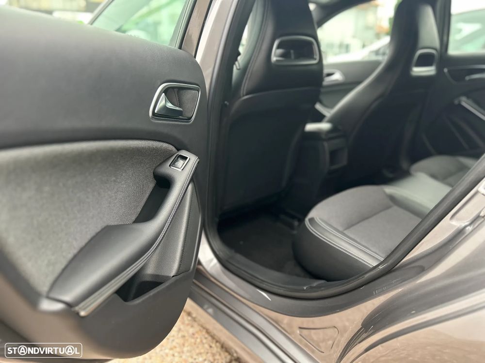 Mercedes-Benz A 180 CDI (BlueEFFICIENCY) Urban - 23