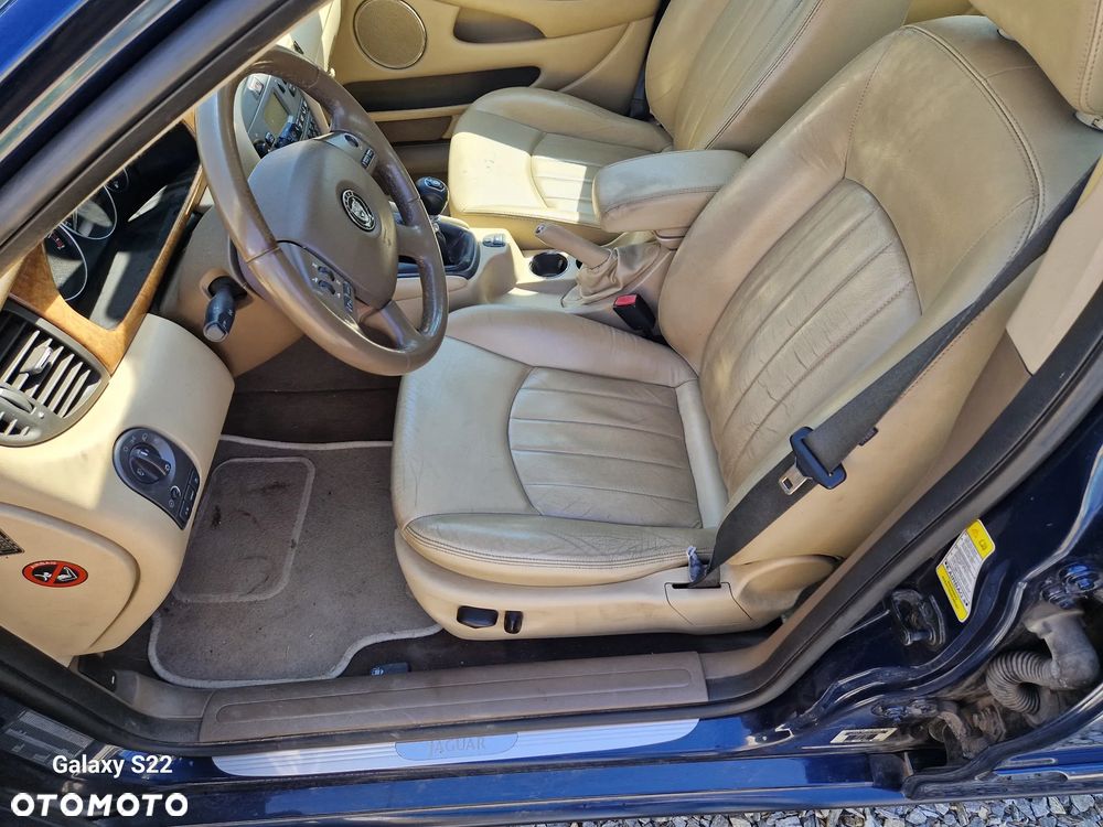 Jaguar X-Type 2.0 - 16