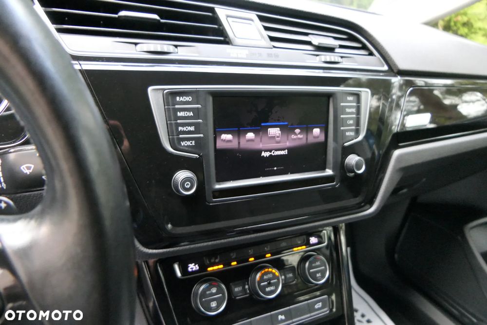 Volkswagen Touran 1.6 TDI SCR (BlueMotion Technology) DSG Comfortline - 23