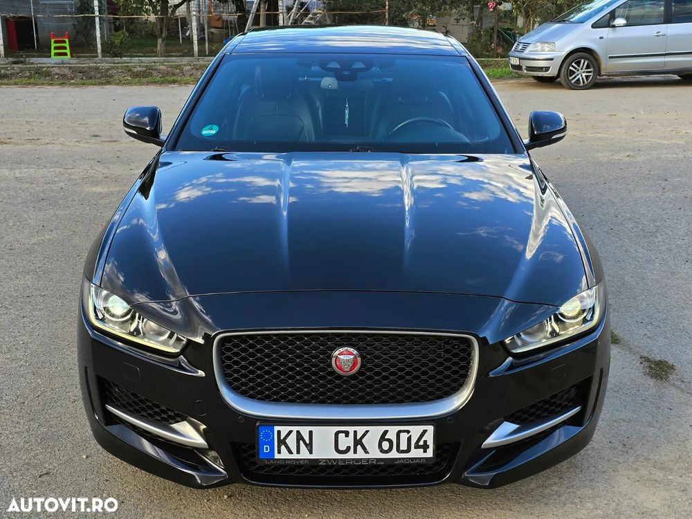 Jaguar XE 2.0 AWD R-Sport - 10