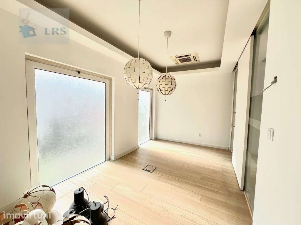 Espaço Comercial de Luxo no Coração do Monte Estoril
Apresentamos ... - Grande imagem: 2/12