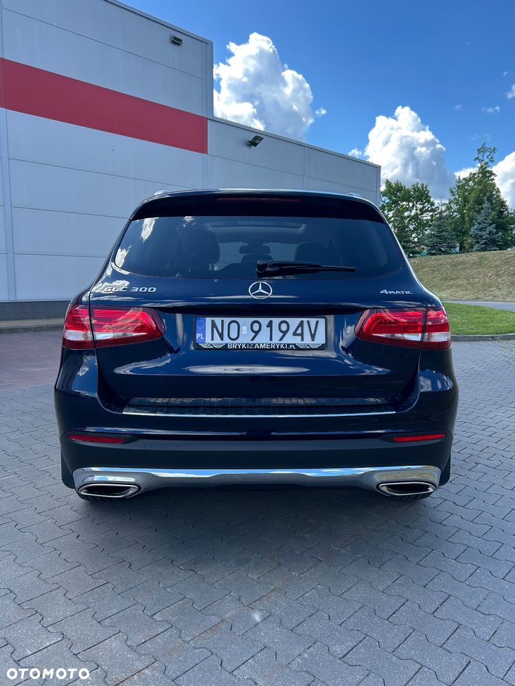 Mercedes-Benz GLC 300 4-Matic - 4