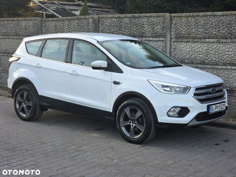 Ford Kuga 1.5 EcoBoost 2x4 Trend - 3
