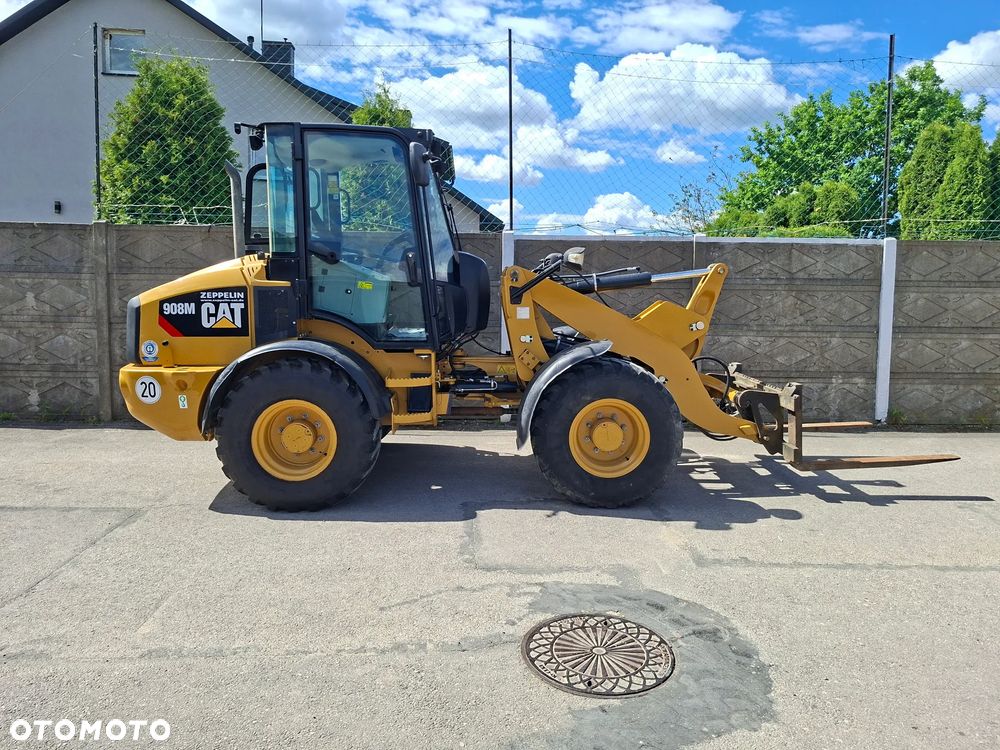 Caterpillar CAT 908 M - 8