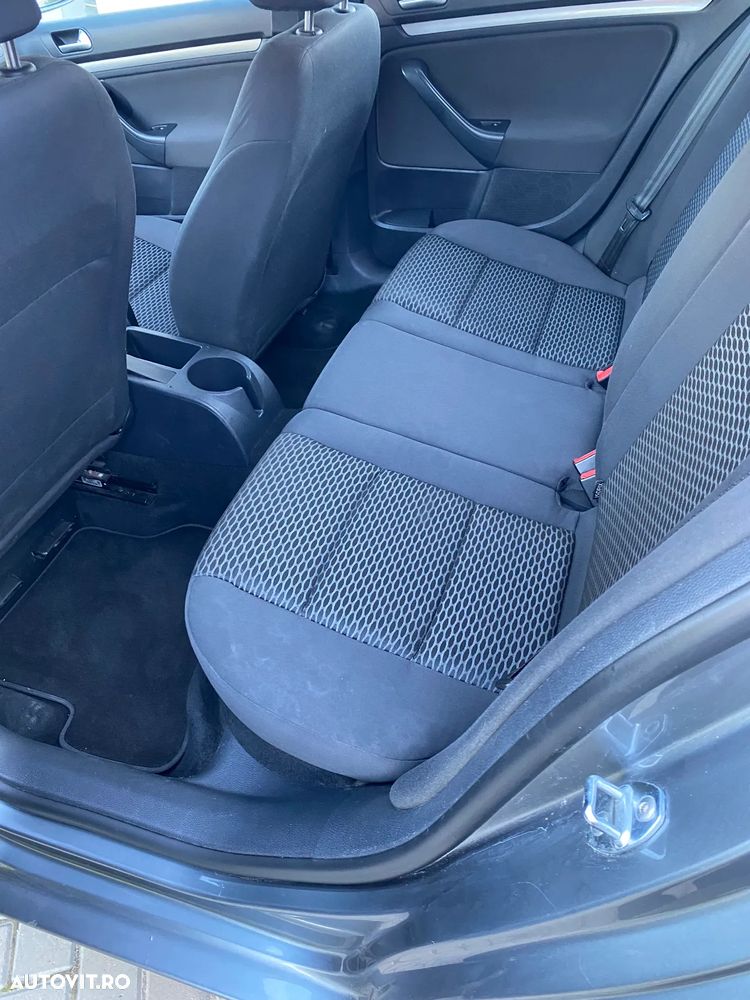 Volkswagen Golf - 11