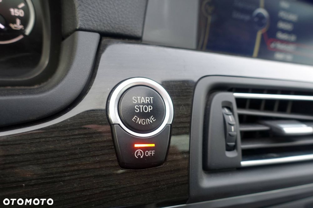 BMW Seria 5 530d xDrive Sport-Aut Modern Line - 30