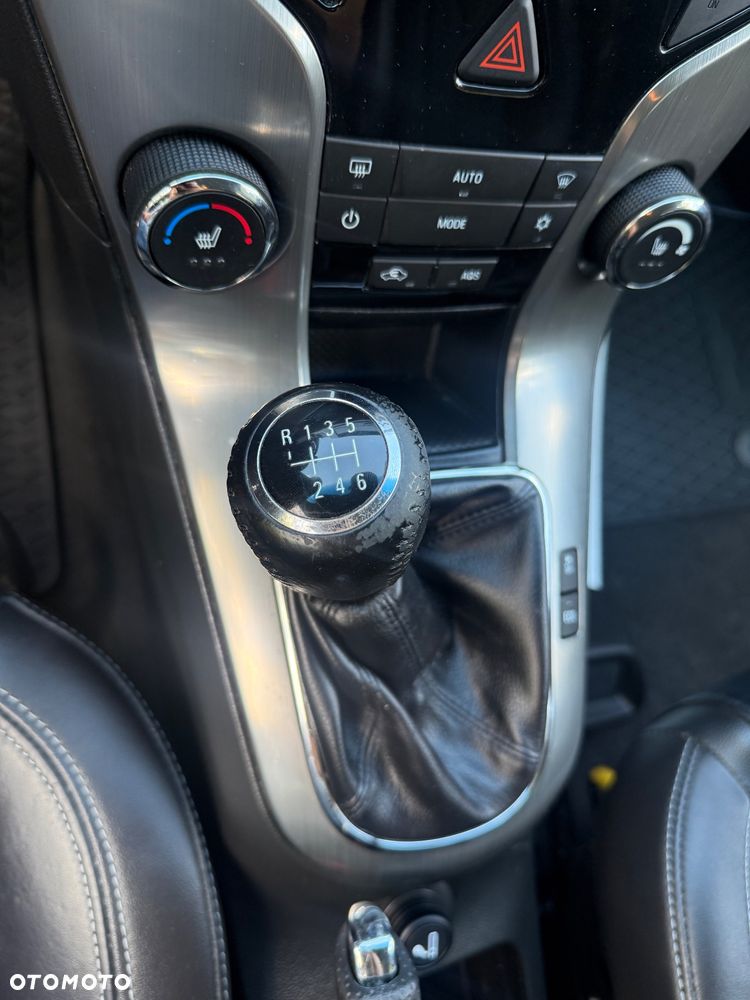 Chevrolet Cruze 1.7 LT - 16
