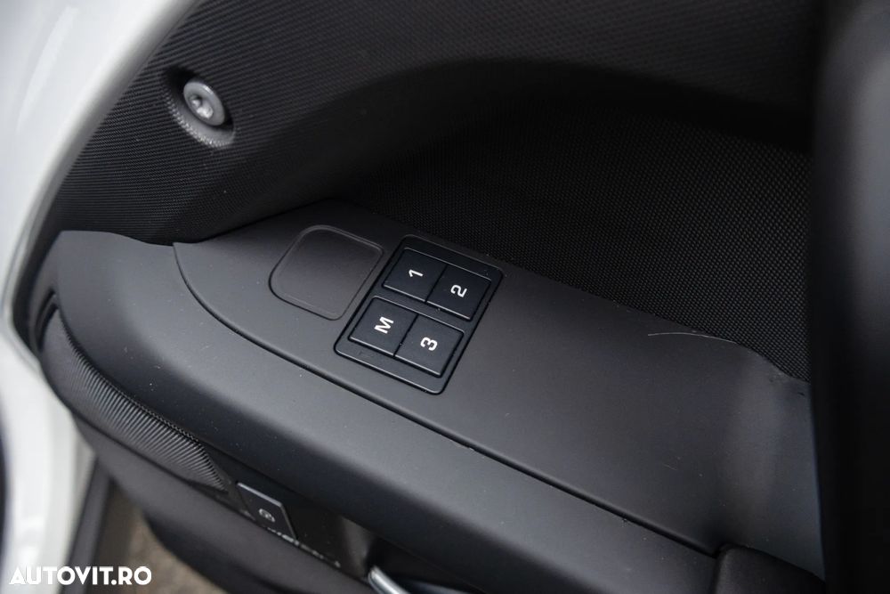 Land Rover Defender 110 3.0 D300 MHEV X-Dynamic SE - 23