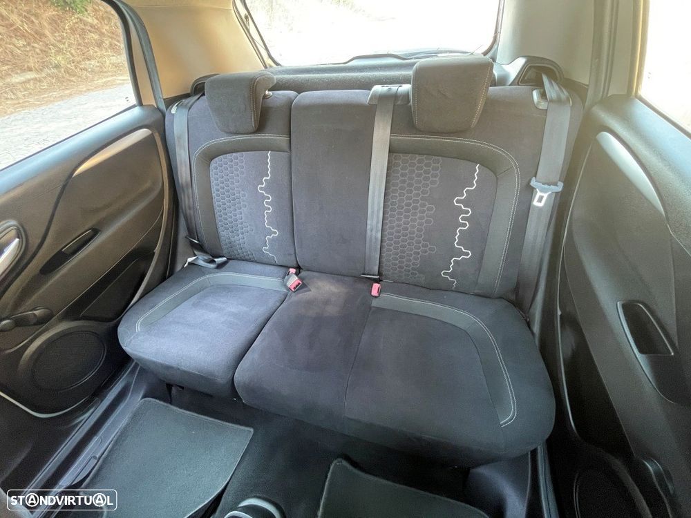 Fiat Punto 1.3 M-Jet Lounge S&S - 35