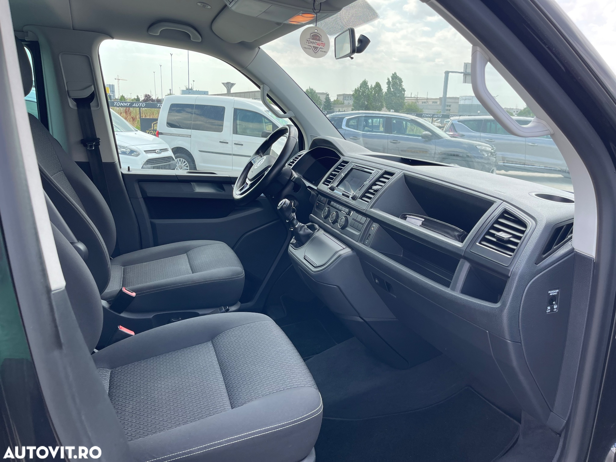 Volkswagen Multivan - 10