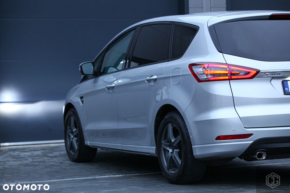 Ford S-Max - 17