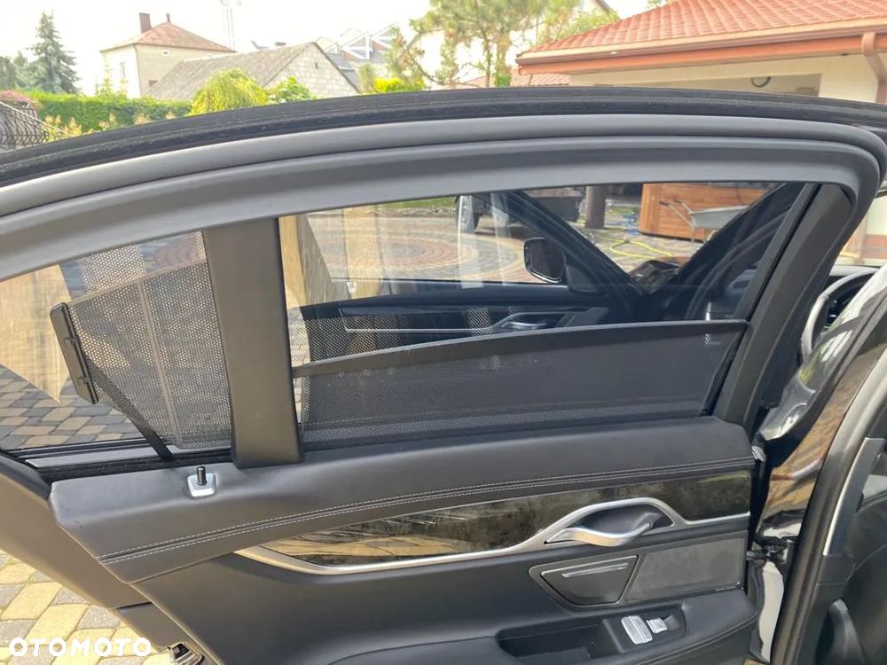 BMW Seria 7 750i xDrive - 11