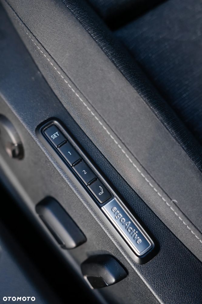 Volkswagen Golf - 12