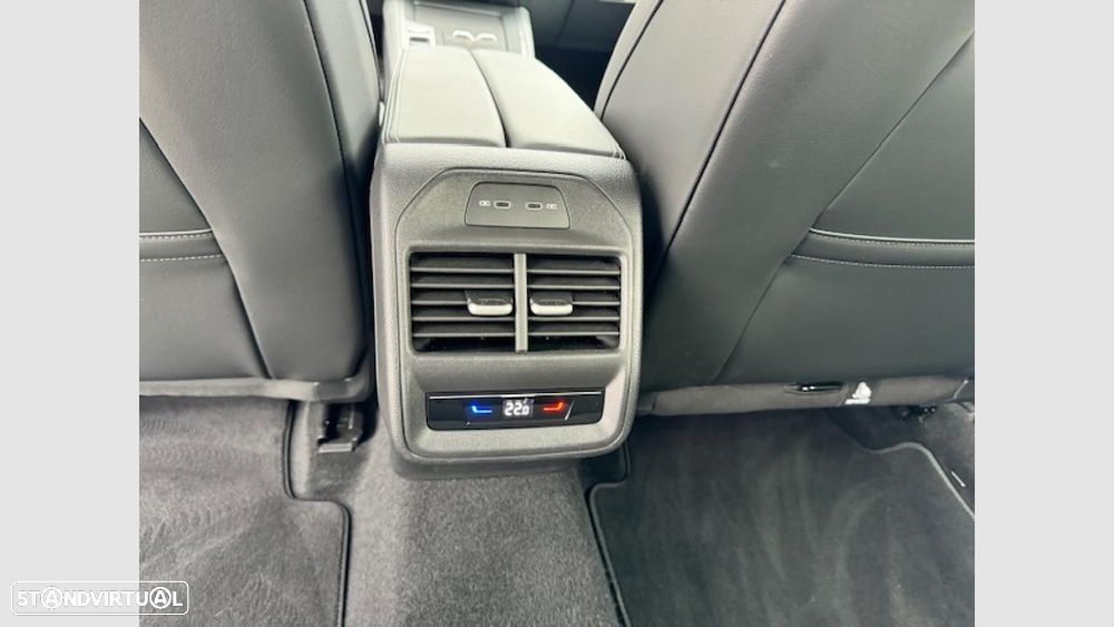 VW Passat Variant 2.0 TDi Business DSG - 18