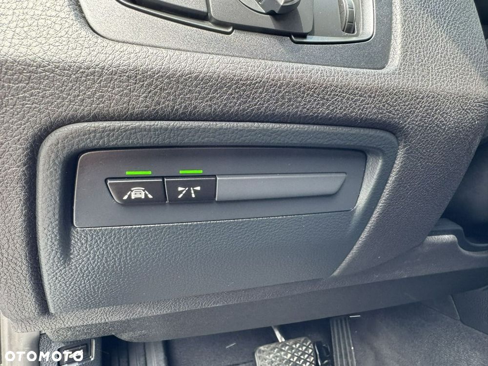 BMW Seria 3 320d Sport Line Shadow - 12
