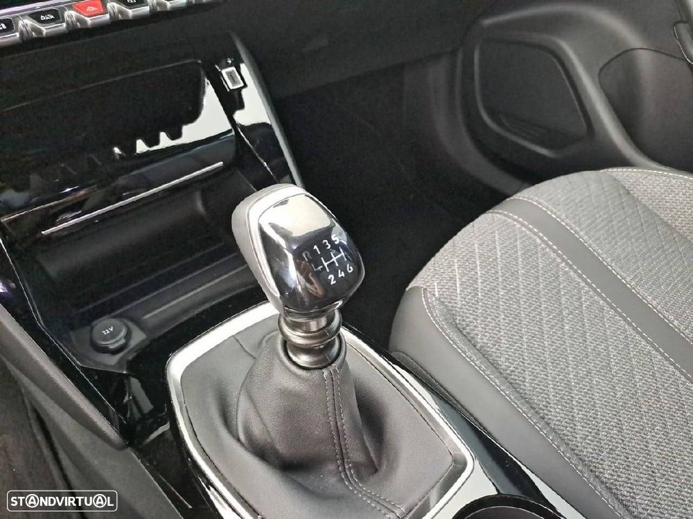 Peugeot 2008 1.2 Allure - 20