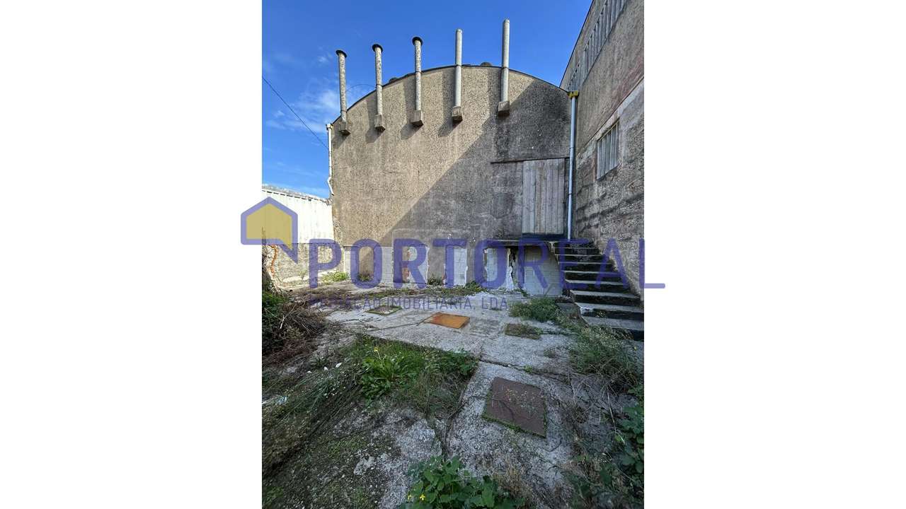 Prédio / Armazém em Milheirós - Grande imagem: 2/15