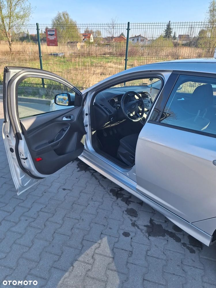 Ford Focus 1.6 Trend - 24