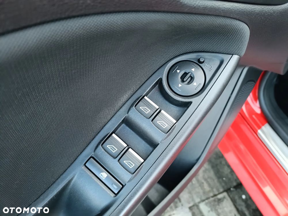 Ford Focus 1.0 EcoBoost Start-Stopp-System ST-LINE STYLE - 11