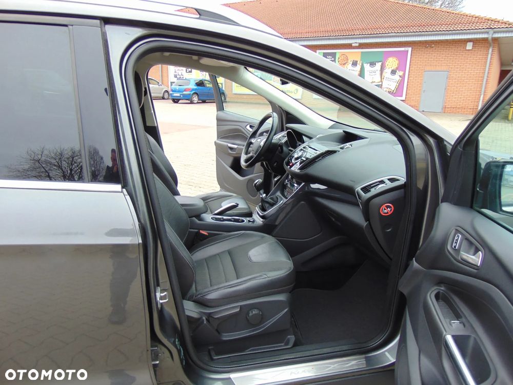 Ford Kuga 1.5 EcoBoost 2x4 Titanium - 18