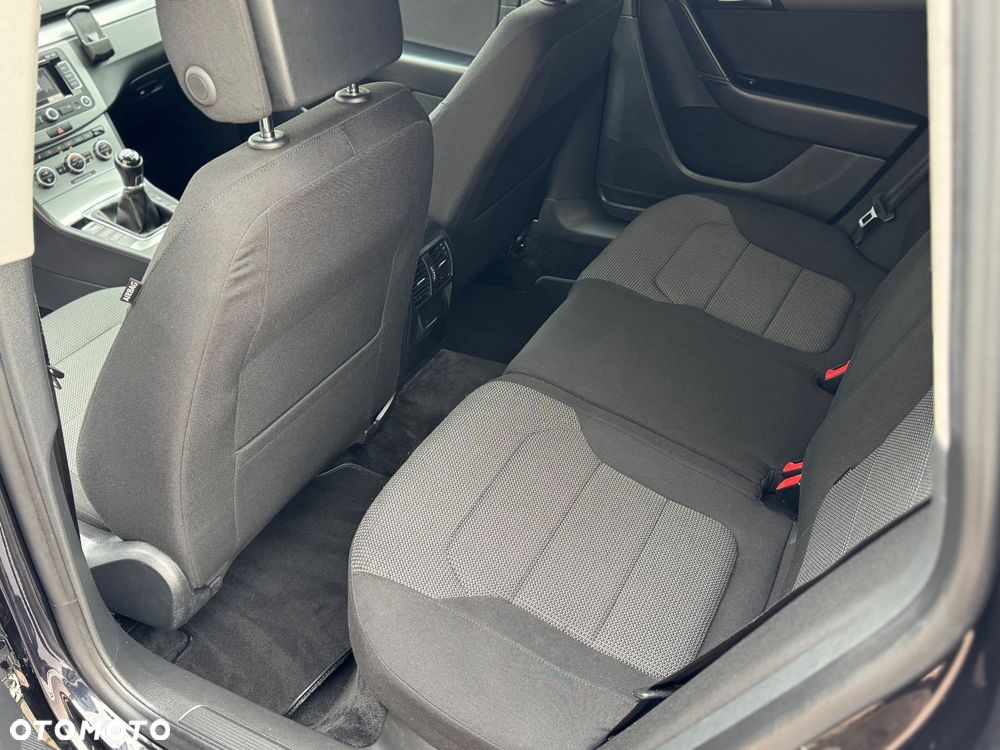 Volkswagen Passat 2.0 TDI BlueMotion Technology Comfortline - 35
