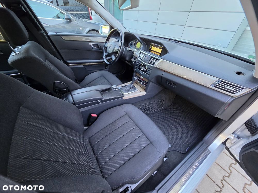 Mercedes-Benz Klasa E 200 CGI BlueEFFICIENCY Automatik Elegance - 23
