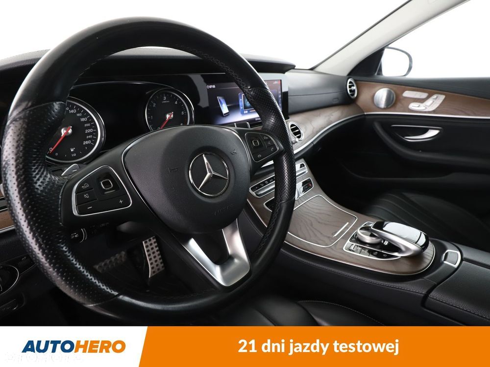 Mercedes-Benz Klasa E 220 d 4-Matic 9G-TRONIC - 11