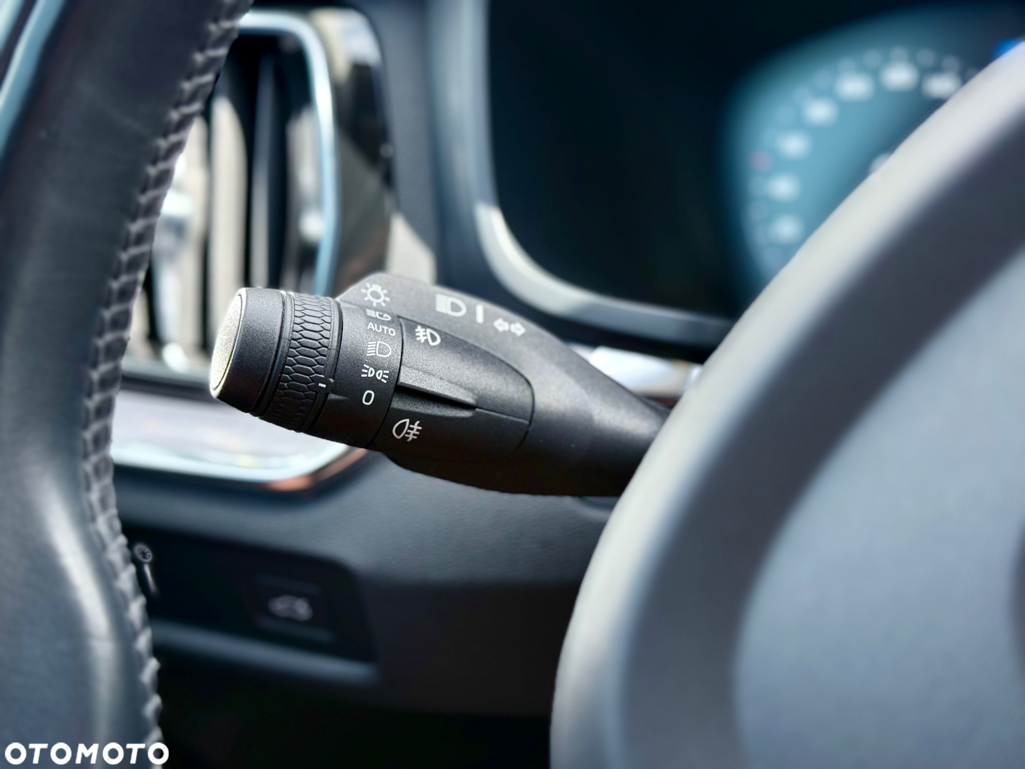 Volvo V60 B4 D Geartronic Momentum - 24