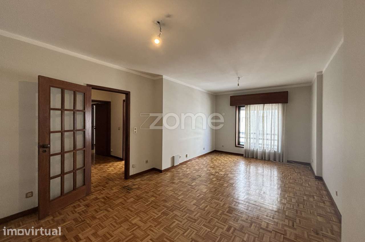 Apartamento T2 para arrendamento na Rua Damião de Gois - Grande imagem: 2/21