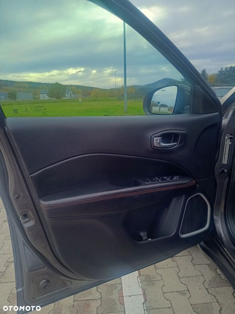 Jeep Compass - 12