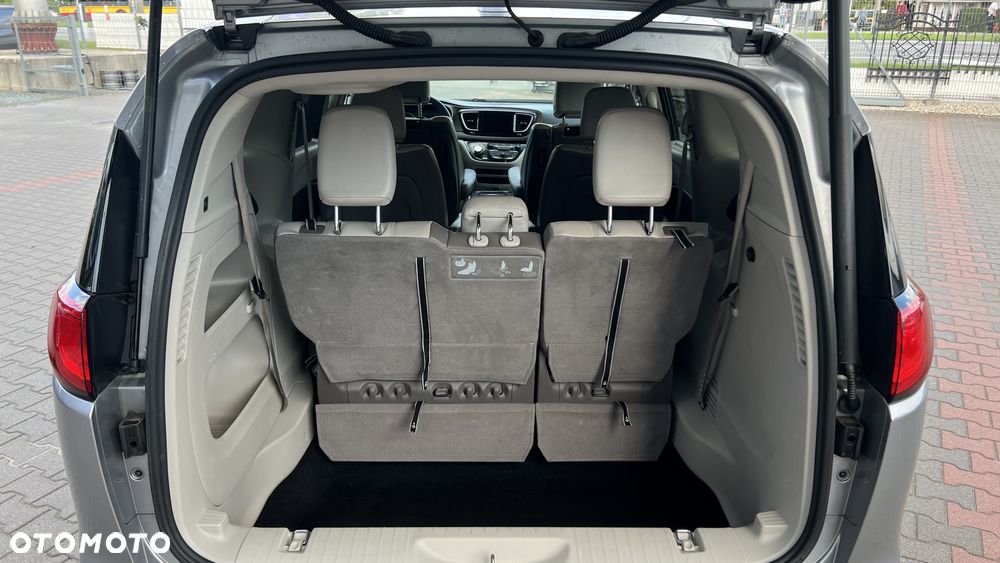 Chrysler Pacifica - 10