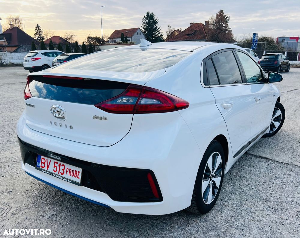 Hyundai IONIQ - 3