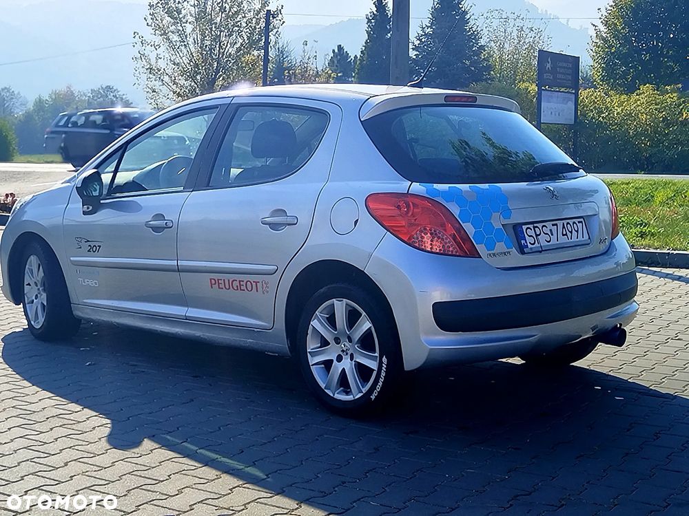 Peugeot 207 - 18