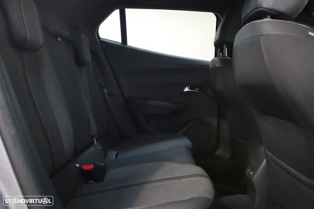 Peugeot 2008 1.2 PureTech Allure - 21