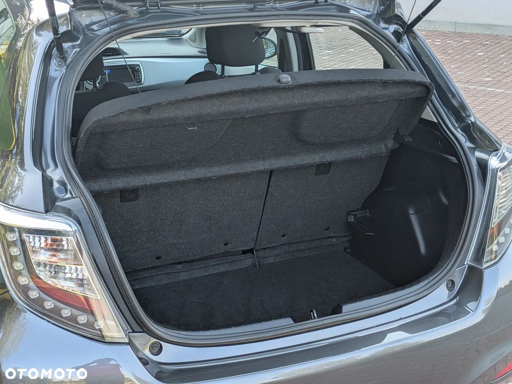 Toyota Yaris Hybrid 100 Premium - 8