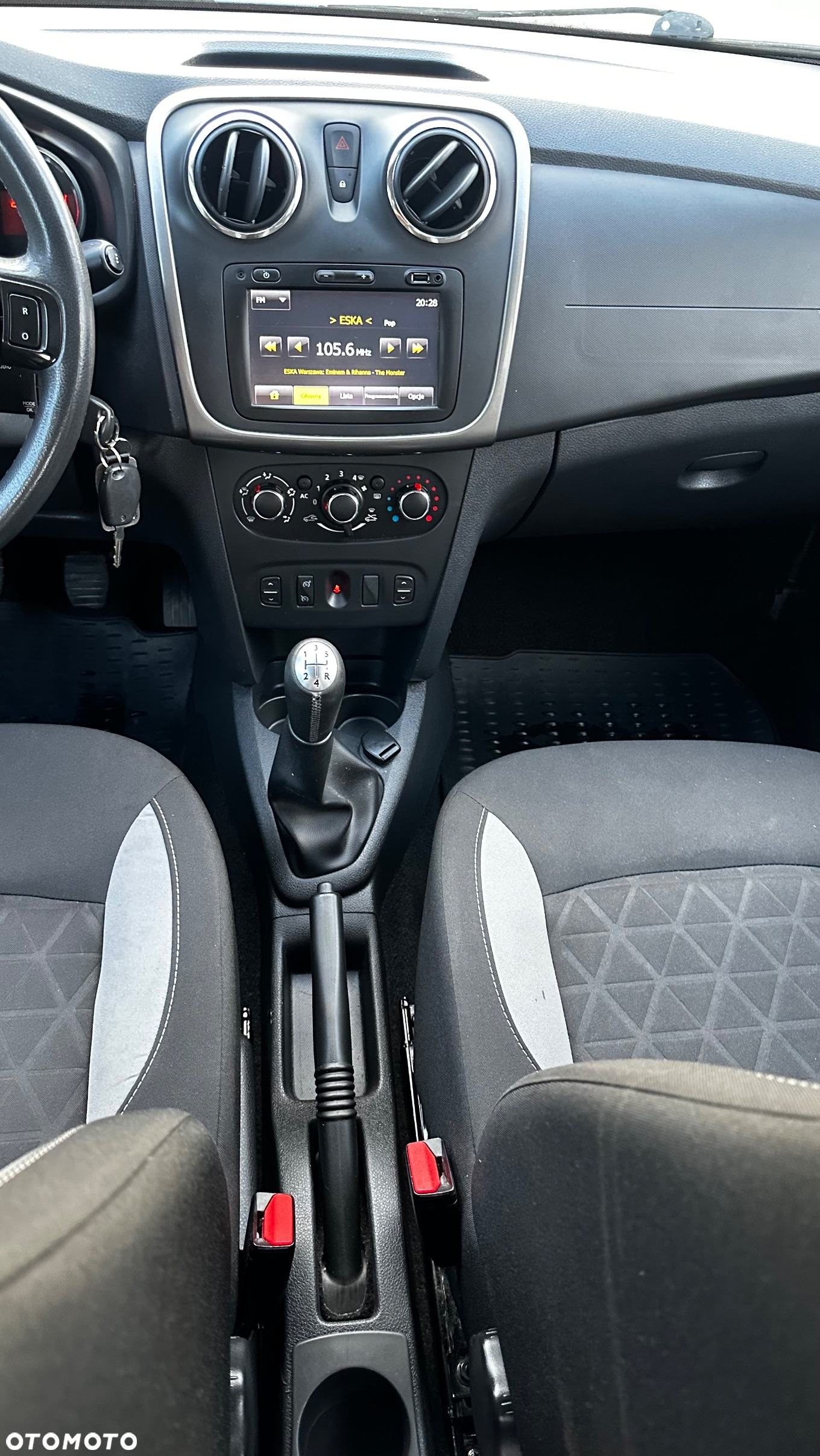 Dacia Sandero TCe 90 Celebration - 28