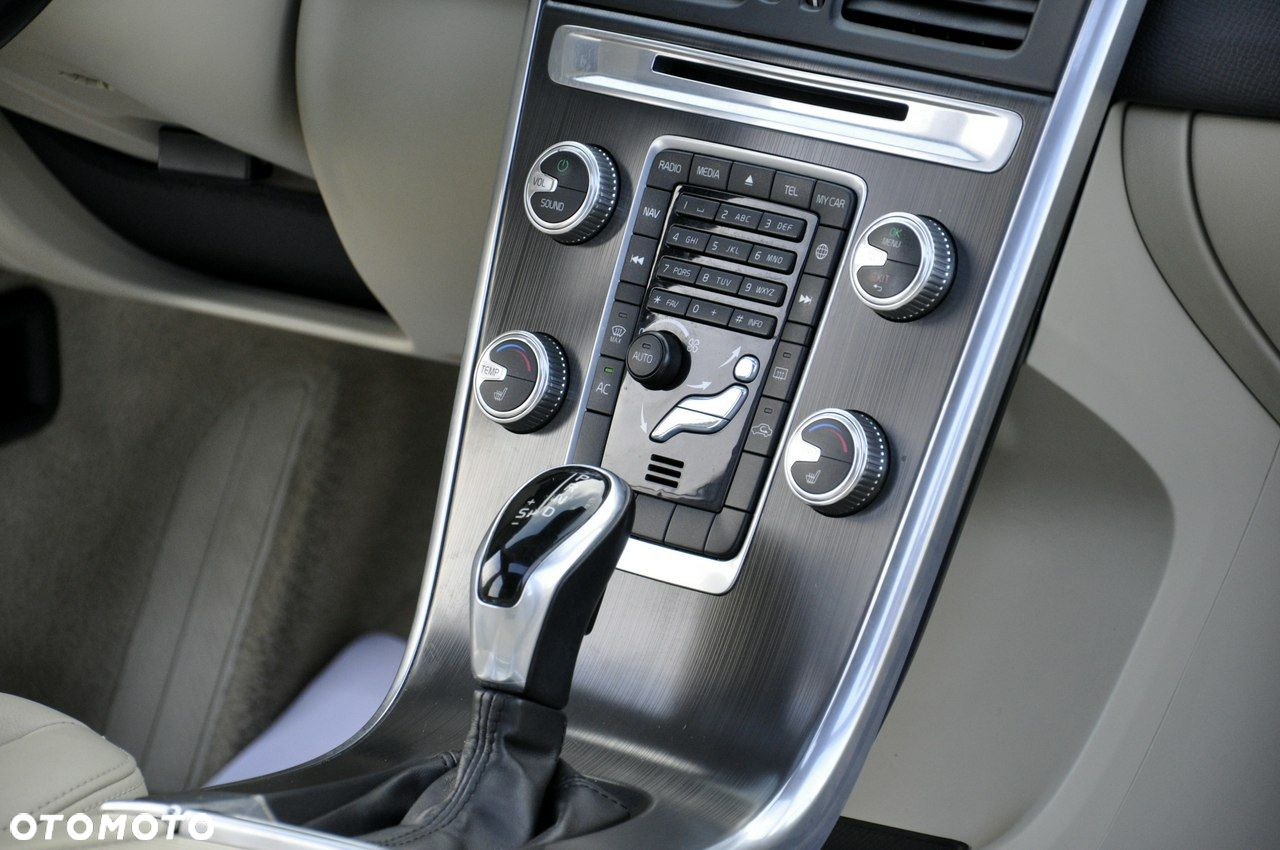 Volvo XC 60 T5 AWD Momentum - 40