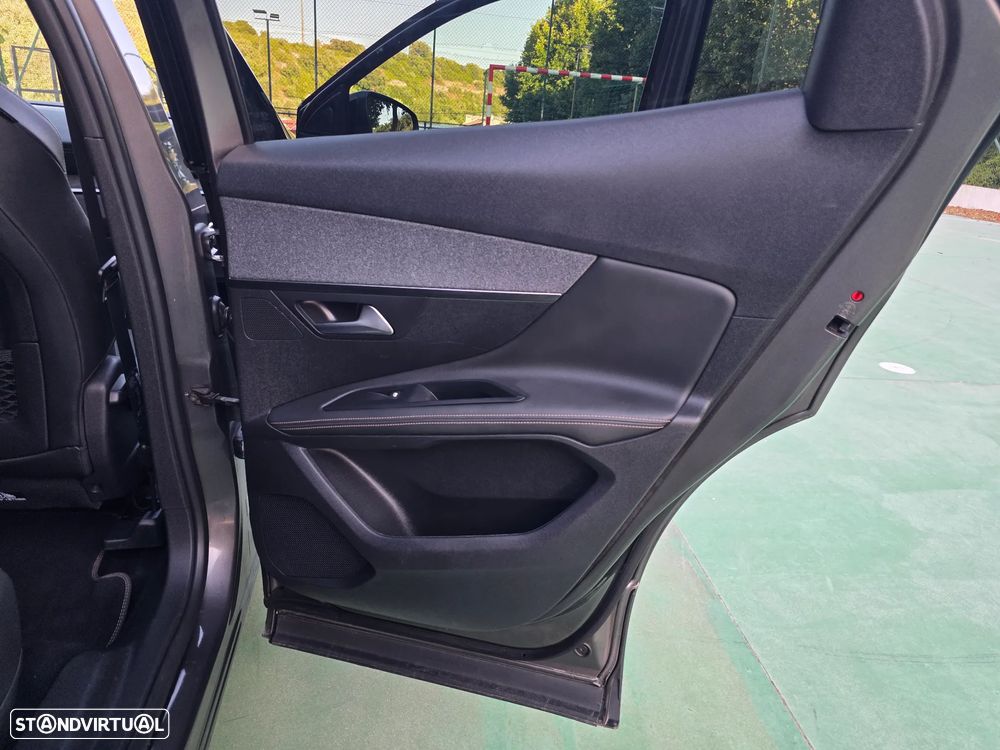 Peugeot 3008 1.6 Hybrid GT Pack e-EAT8 - 33