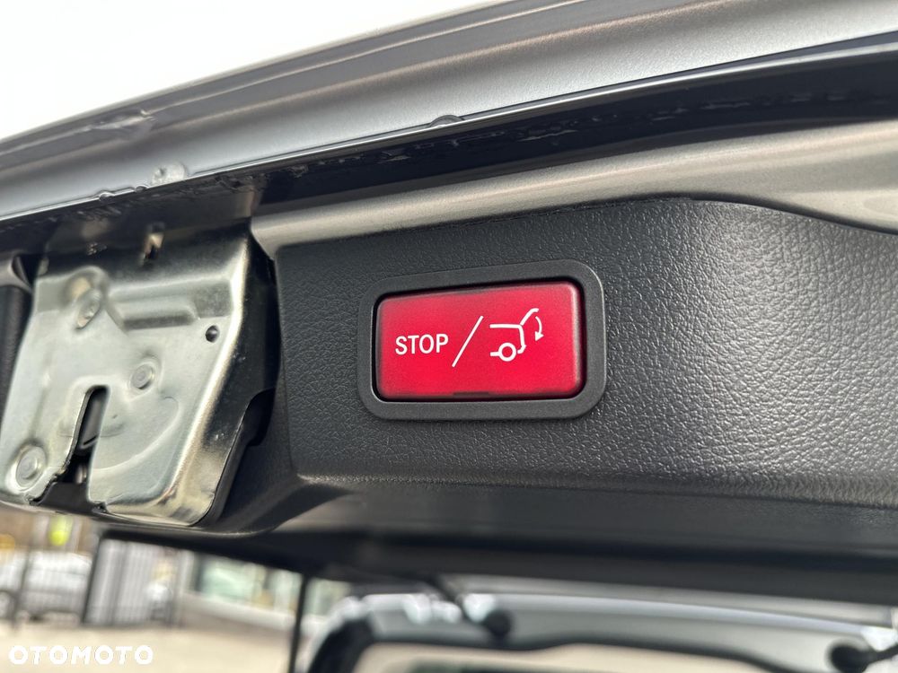 Mercedes-Benz Klasa V - 12