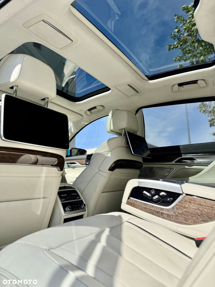 BMW Seria 7 750Li - 27