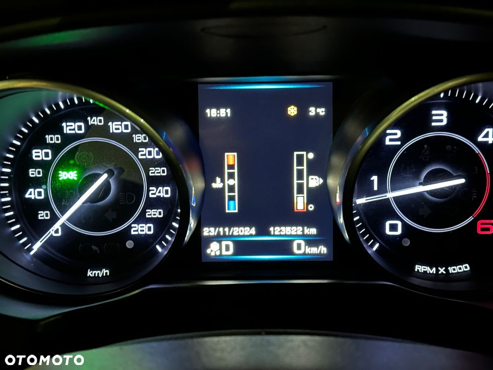 Jaguar XE 2.0 D Prestige - 33