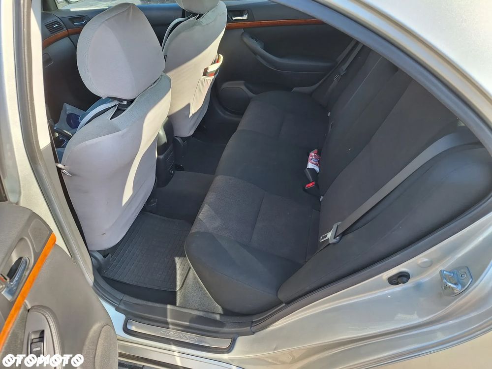 Toyota Avensis 1.8 VVT-i Sol - 9