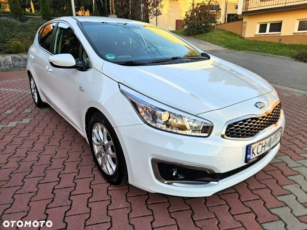 Kia Ceed 1.4 CVVT Dream-Team Edition - 11