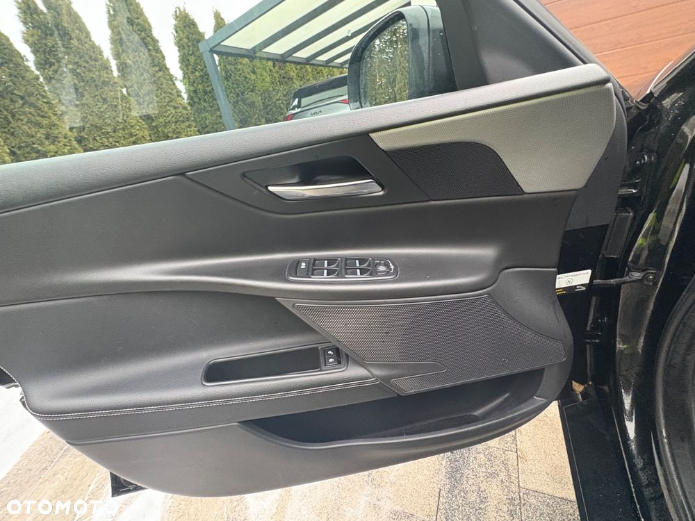 Jaguar XE 25t R-Sport - 18