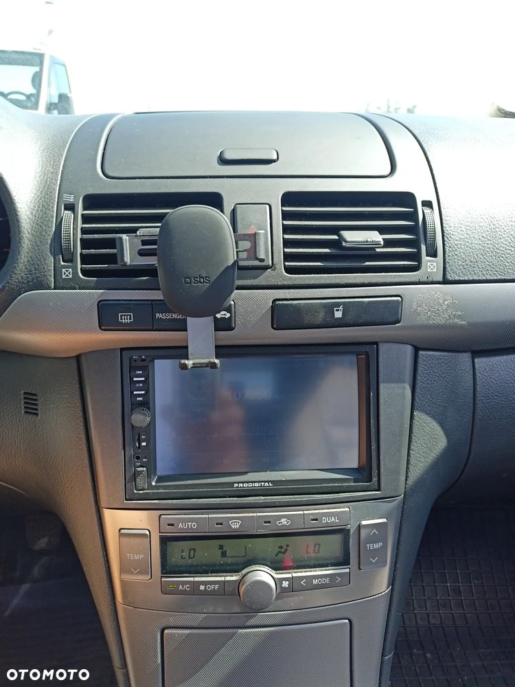 Toyota Avensis - 10